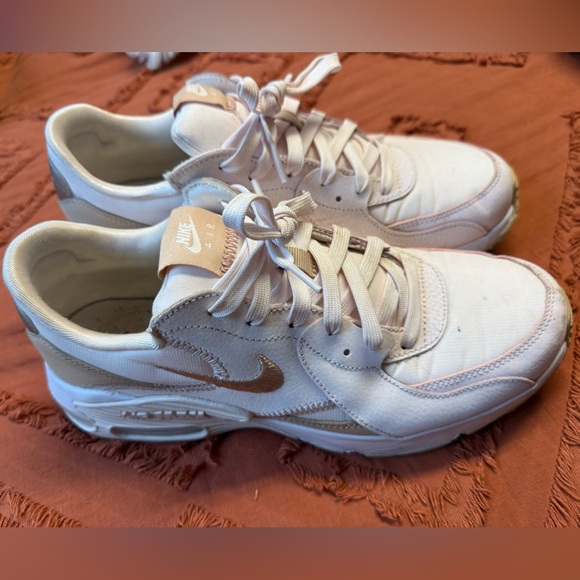 NIKE AIR  WOMEN 10 MAX EXCEE SNEAKERS PINK WHITE 90s VIBES PLUSH - Picture 1 of 9